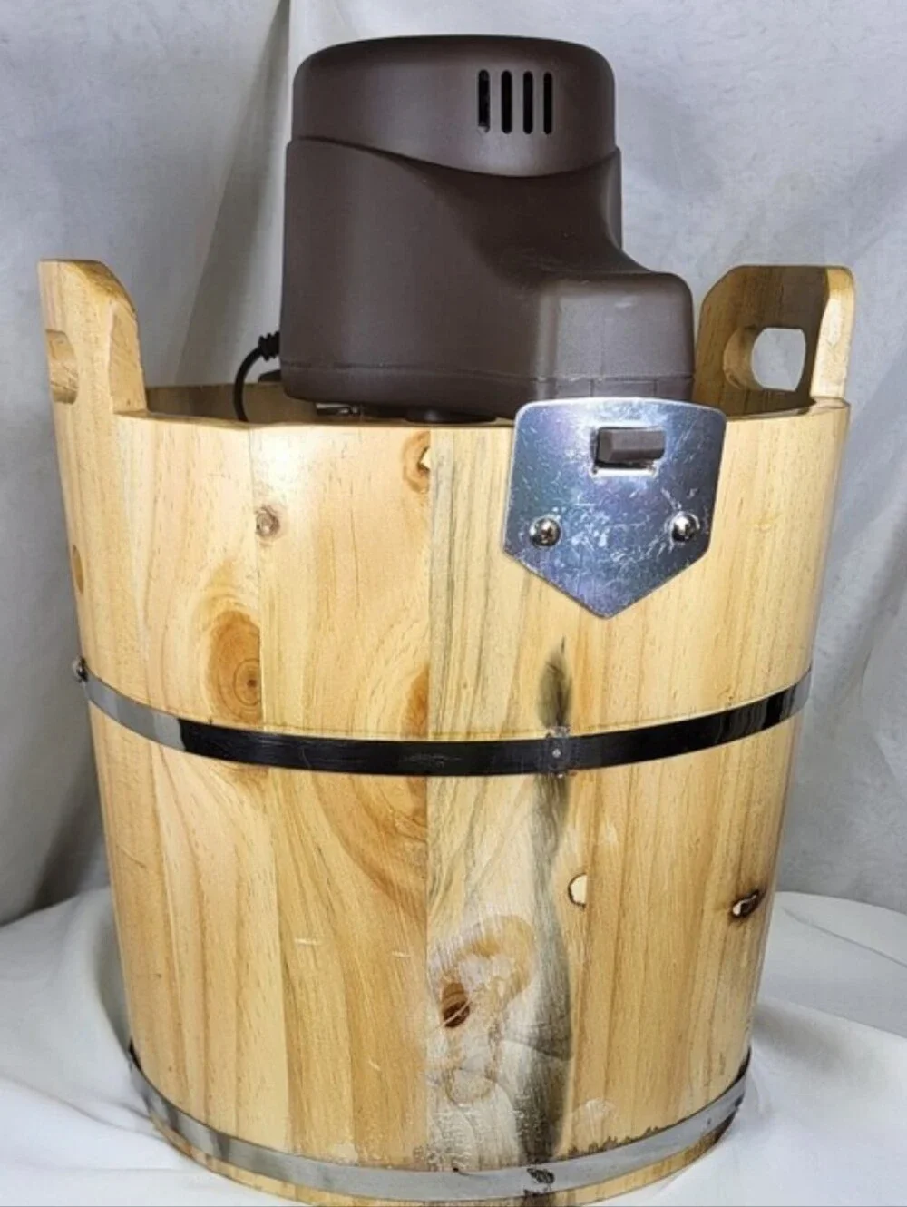 Oster Ice Cream Shop 4-Quart Wood Bucket Ice Cream Maker Lid Not Included